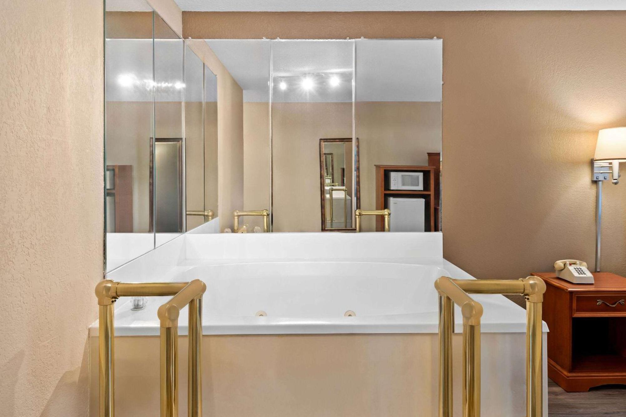 Baymont By Wyndham Lebanon In Villa Eksteriør billede